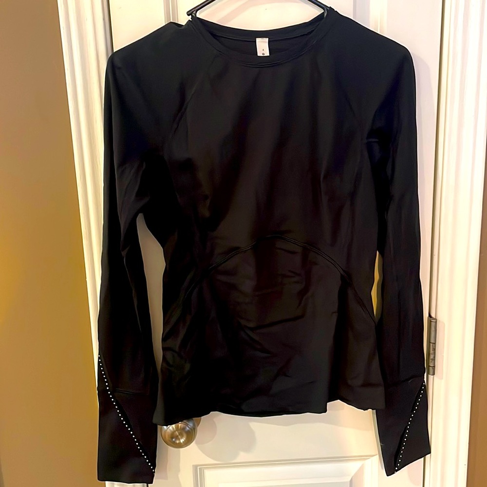 LuLulemon size 4 long sleeve